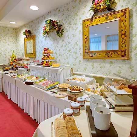 오롤로지오 호텔 4*