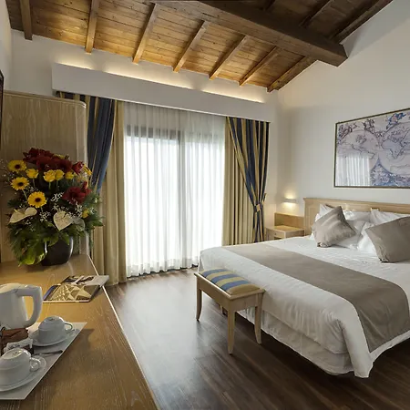 오롤로지오 호텔 4*